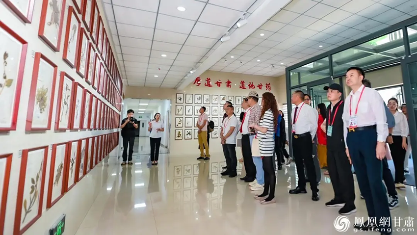 ä¾¨åæ¢è®¿éè¯é¾å¤´ä¼ä¸ ä»¥ä¾¨ä¸ºæ¡¥æä¸­è¯åºæµ·å¤§é